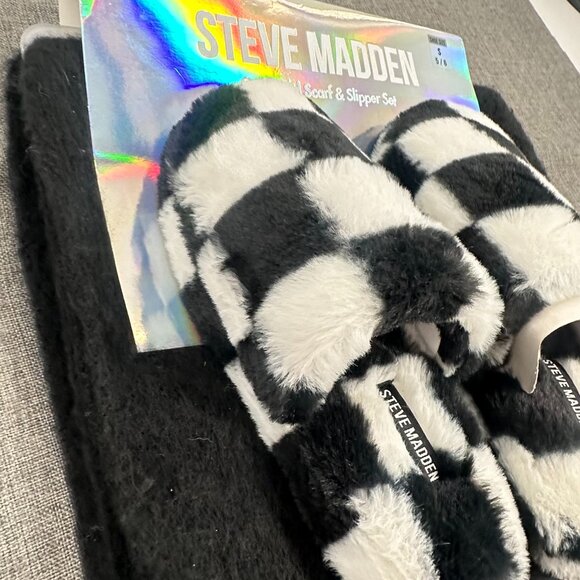 NEW! Steve Madden Gift Ser Oversized Scarf &‎ Slipper Set Shoe Size Small 5/6 - Picture 3 of 11